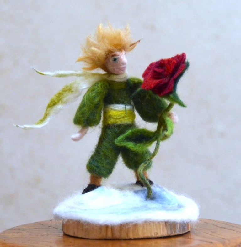 Petit Prince et sa Rose en laine feutrée à l'aiguille