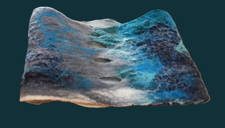 Tour de cou en laine et soie dans les tons bleus verts en laine feutré à la main