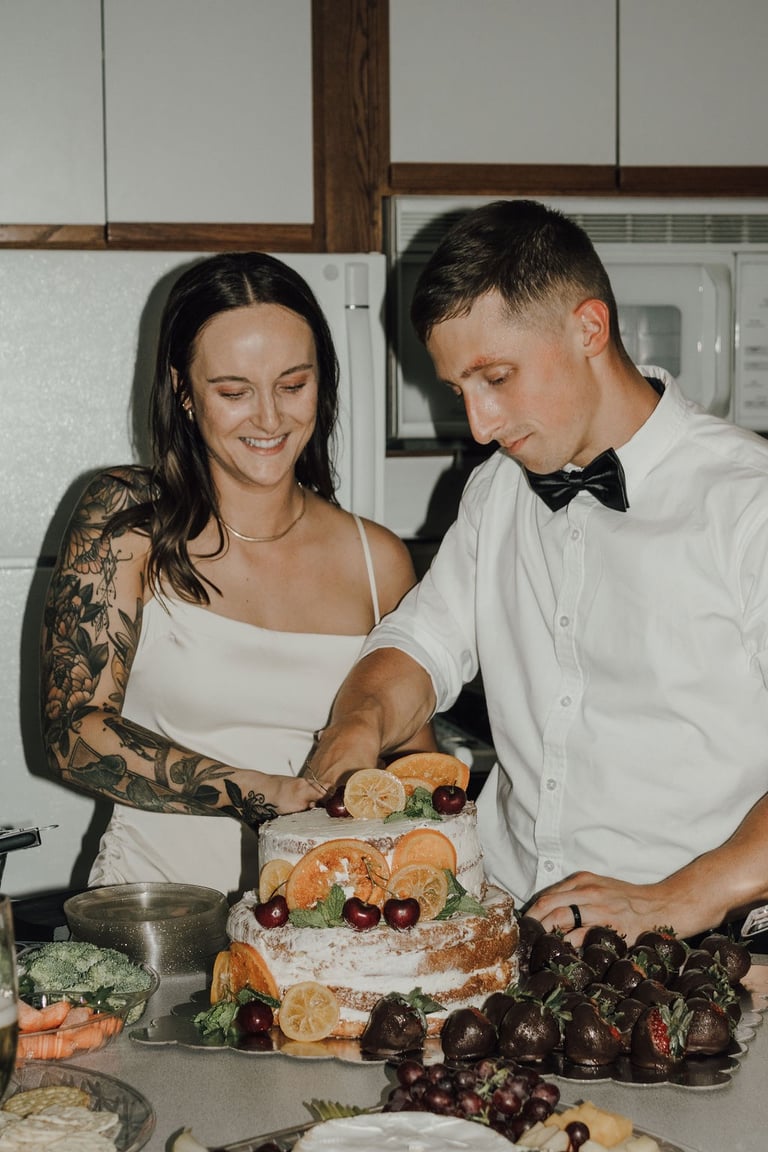 bride and groom cake cutting