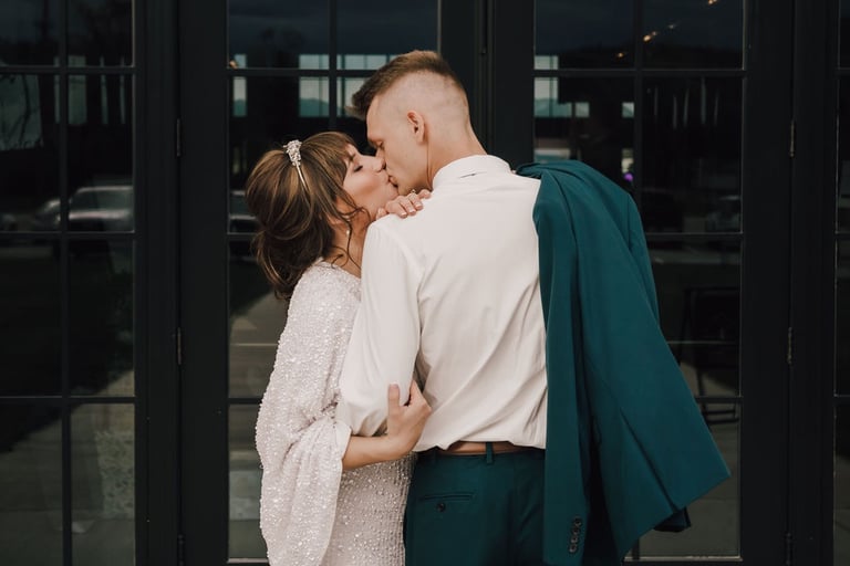bride and groom portrait, kissing, Kalispell wedding