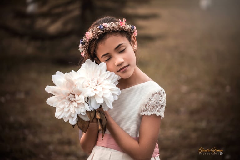 niña primera comunión con vestido de comunión