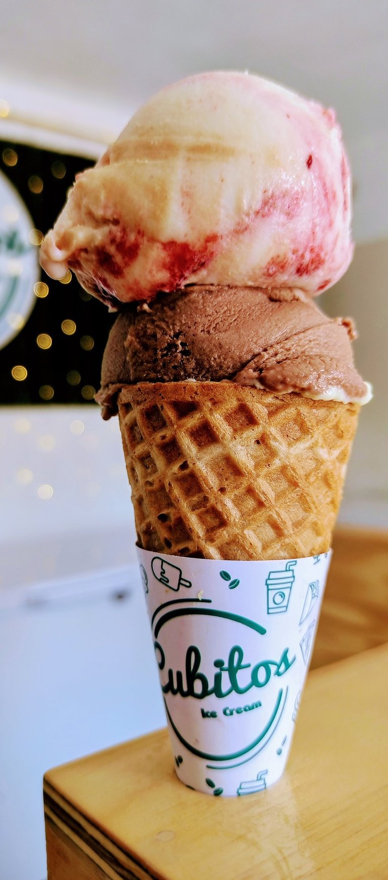 Helado de chocolate y queso con zarzaroma
