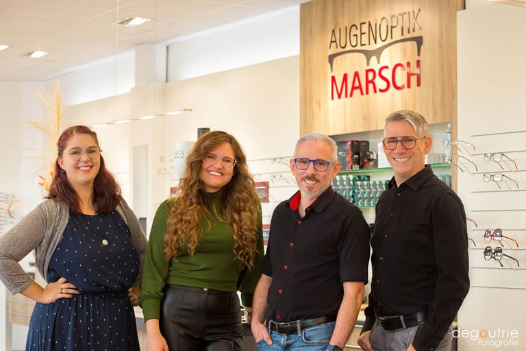 Mitarbeiter Gruppen Portrait Gewerbe Augenoptik.
