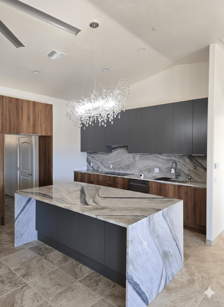 Venta de cocina integral de lujo con diseño de isla en cascada de granito exótico.