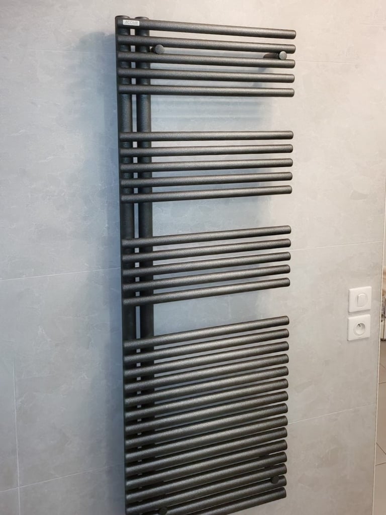 Rénovation d'appartement ancien avec style contemporain à Toulon.