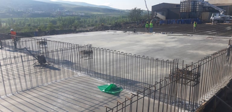 Kırşehir’de bulunan bir döküm fabrikasının ek binasının inşaat süreçleri.