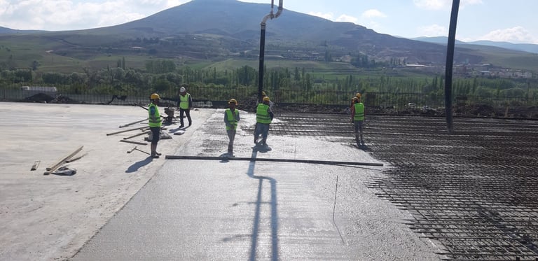 Kırşehir’de bulunan bir döküm fabrikasının ek binasının inşaat süreçleri.