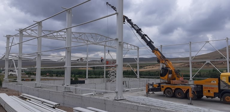 Kırşehir’de bulunan bir döküm fabrikasının ek binasının inşaat süreçleri.