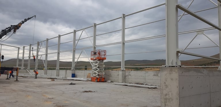 Kırşehir’de bulunan bir döküm fabrikasının ek binasının inşaat süreçleri.