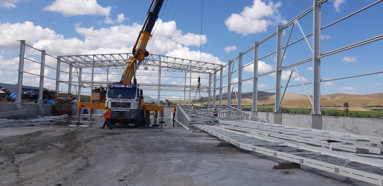 Kırşehir’de bulunan bir döküm fabrikasının ek binasının inşaat süreçleri.