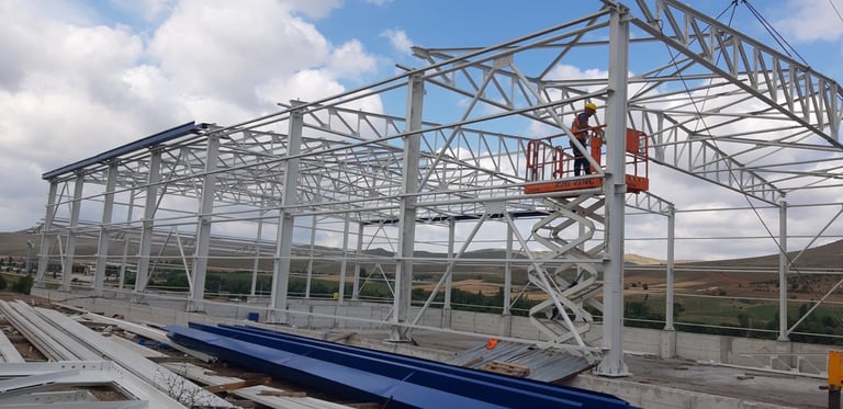 Kırşehir’de bulunan bir döküm fabrikasının ek binasının inşaat süreçleri.