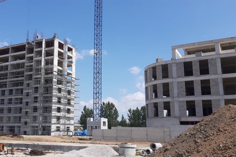 Ankara Esenboğa Havalimanı’nın yakınında; iki yapıdan oluşan, tamamlanmış bir inşaat projesi.