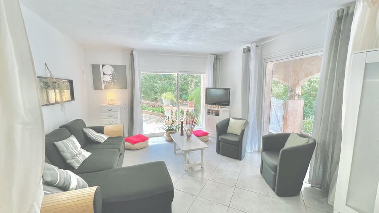 Appartement privatif rez-de-jardin ambiance chaleureuse Photographe immobilier Var