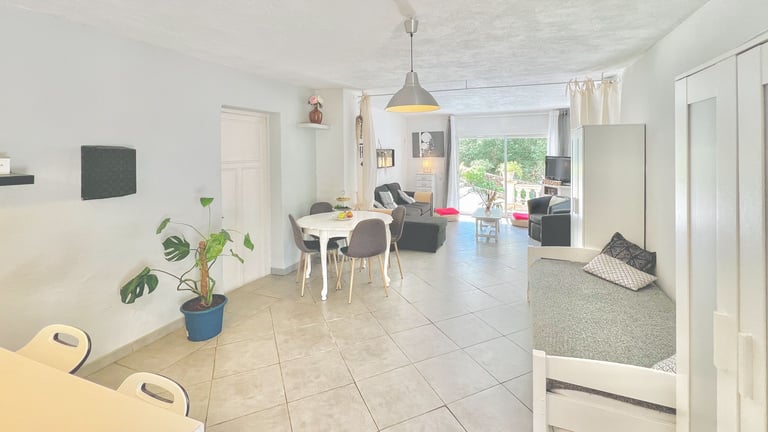 Vue panoramique pièce à vivre photographe immobilier pour mise en valeur