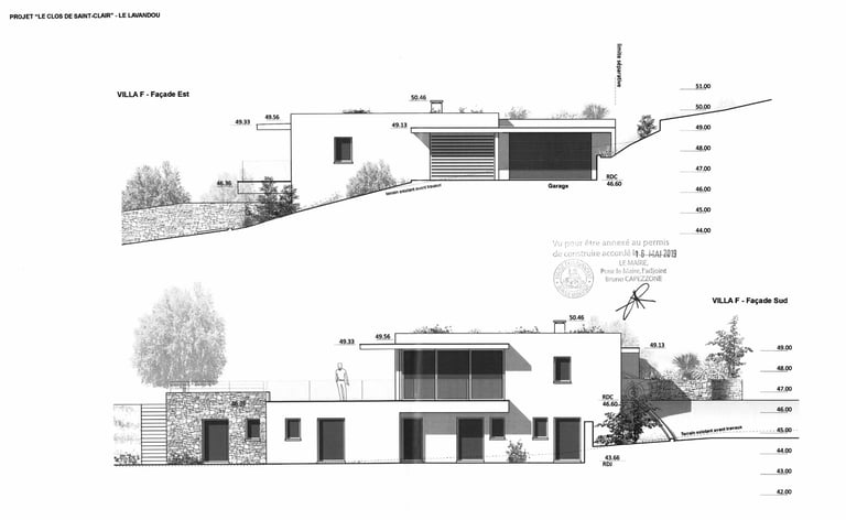 Vue en coupe architecturale de la villa F détaillant les niveaux et les circulations