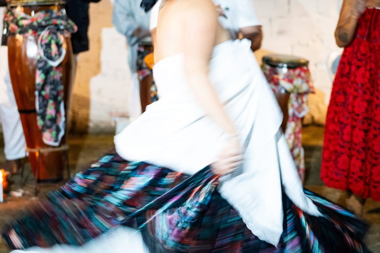 A saia em movimento de uma Pomba Gira