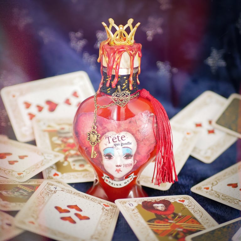 Red Queen of Hearts Alice Wonderland Magic Potion Cabinet de curiosités décoration gothique ésotérisme
