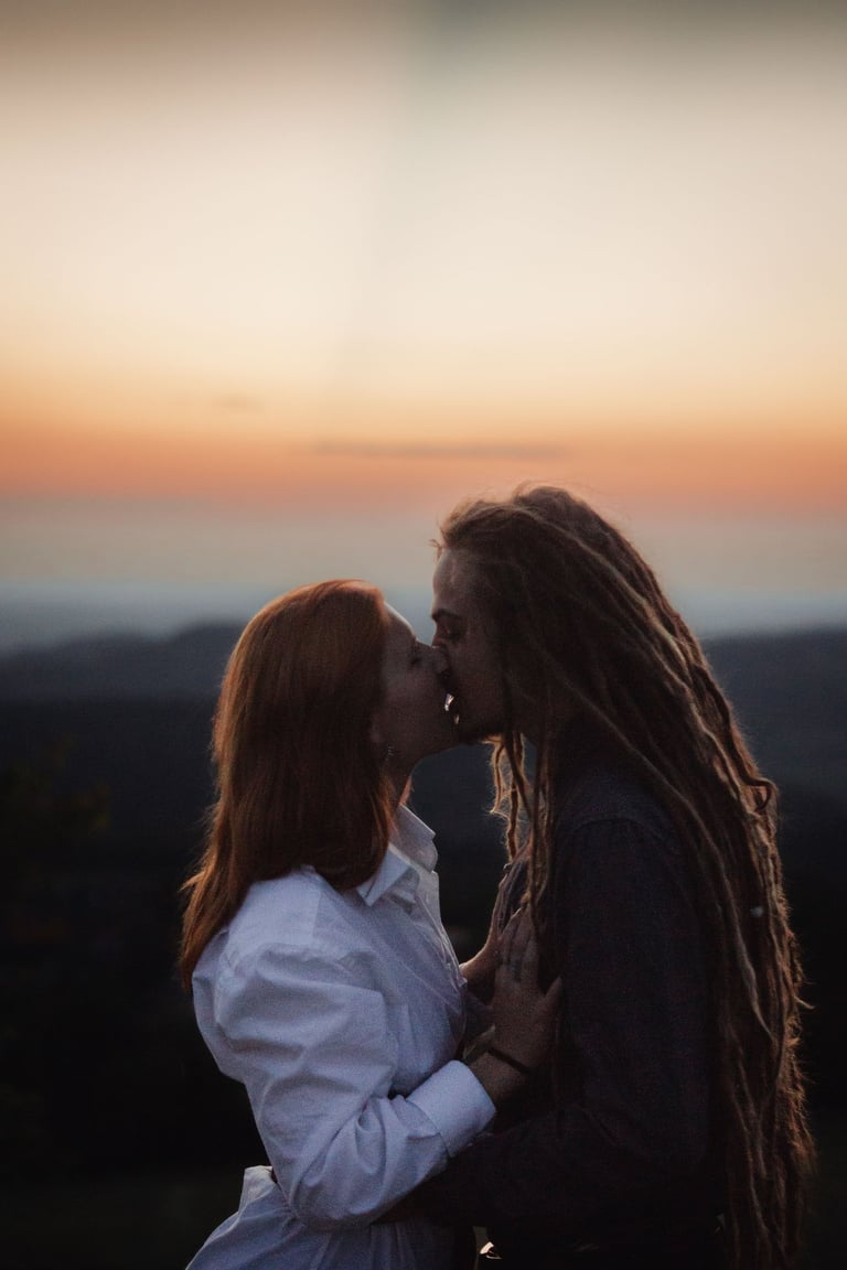 K & M Coupleshoot Sonnenuntergang Kuss