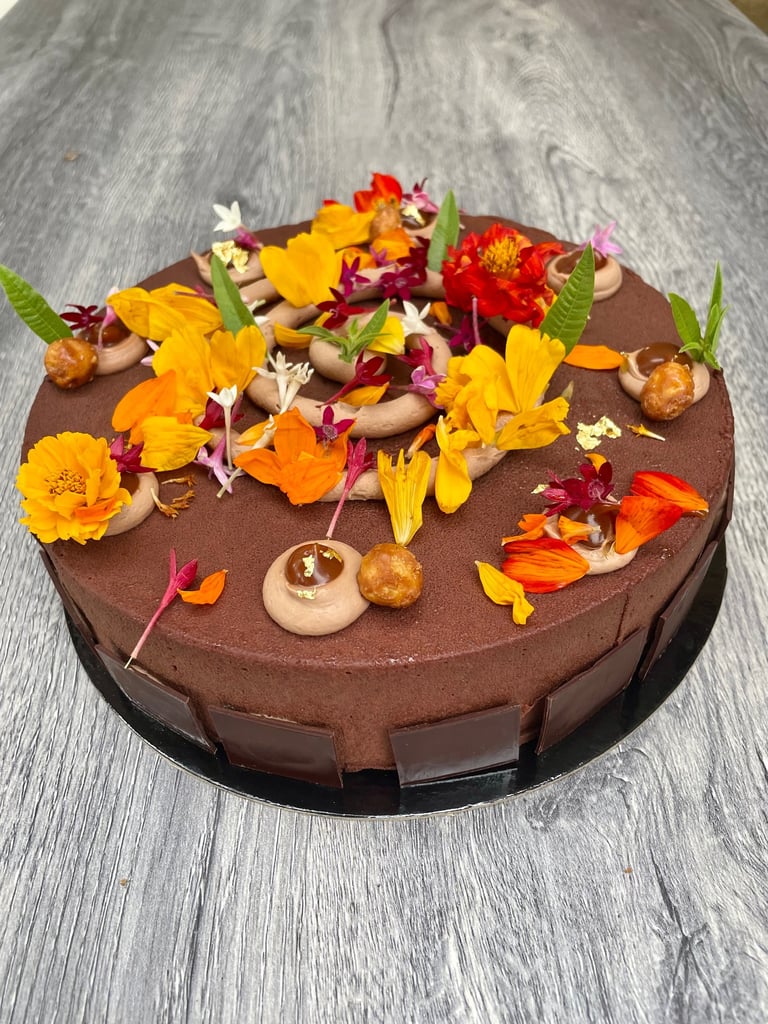 Gâteaux anniversaire fleurs personnalisation  - JCC CHEF PATISSIER 71120 Charolles Pâtisserie Jean-Christain CHEVALIER