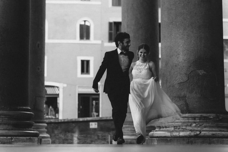 Groom and bride during a shooting session  in Roma (elopment session, destination wedding)