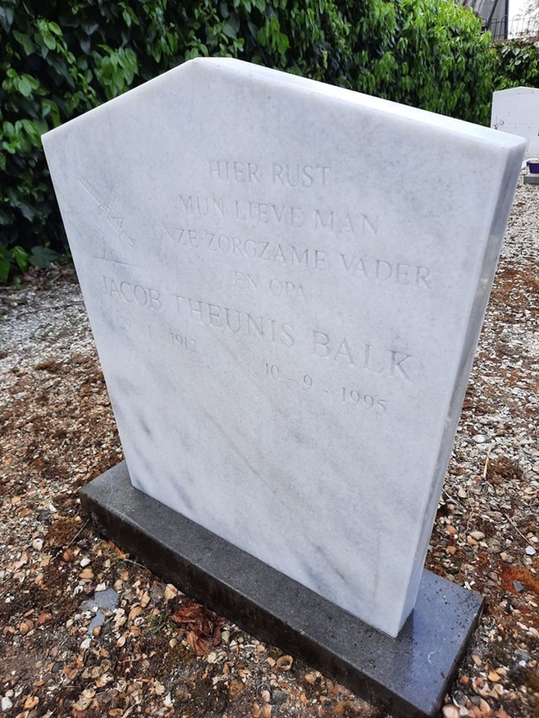 Een gereinigd grafmonument door Grafzor Memoriam
