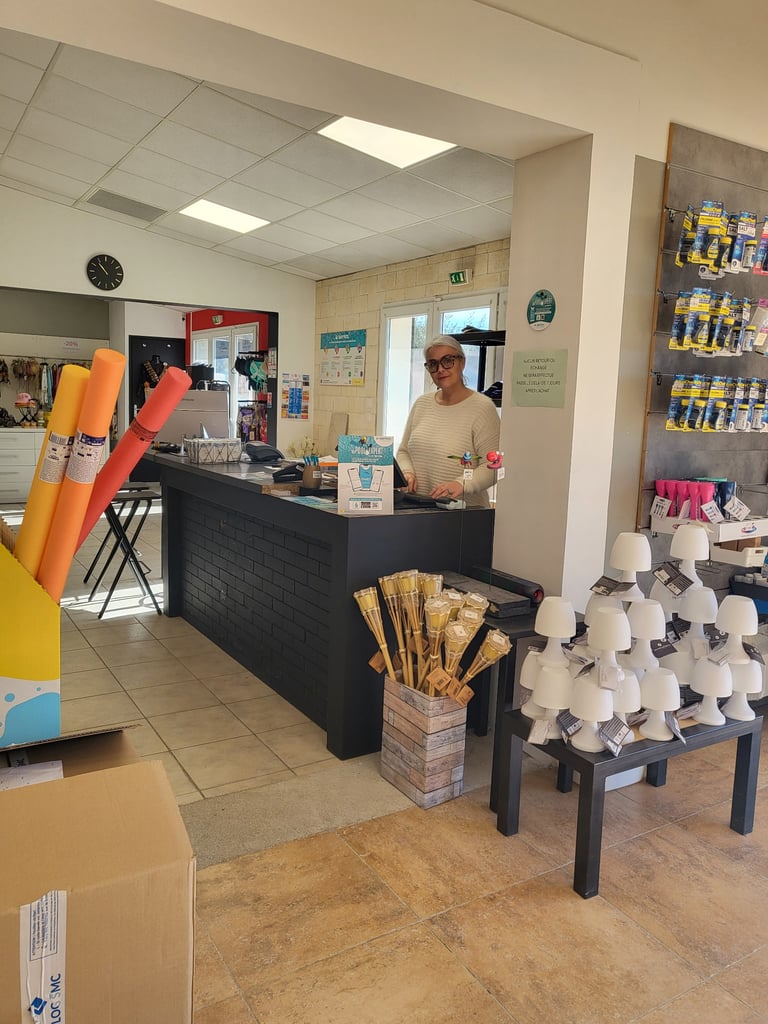 Pisciniste Piscine Equipement Bezouce et Nîmes