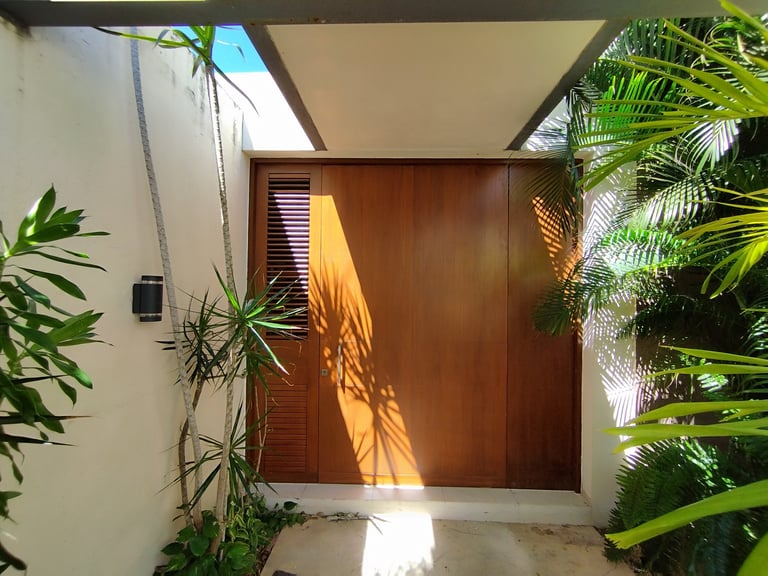 Puerta de madera de estilo personalizado fabricada en Mérida