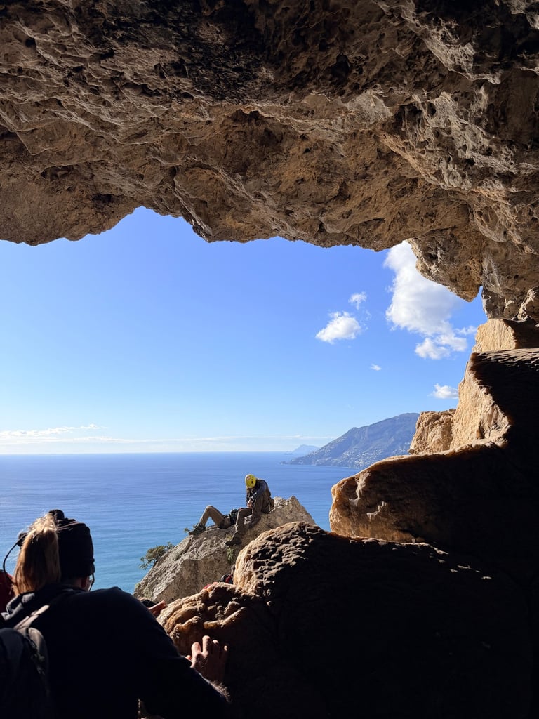 costiera-amalfitana-escursionisti-panorama-capri