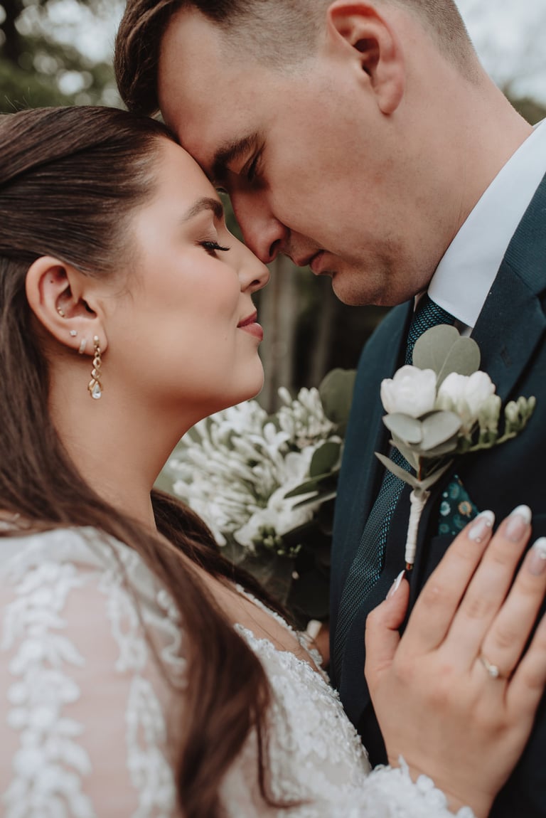 Vestuvių fotografė Ieva Vos- reportažinė vestuvių fotosesija