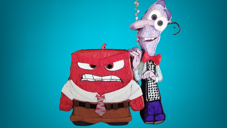 Piñatas de los personajes Ira y Miedo de Intensamente.
