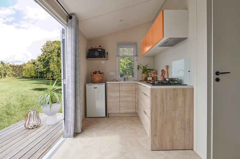 Cuisine fonctionnelle et moderne dans un mobil-home 2 chambres à Sarzeau. #sarzeau #camping #borddemer
