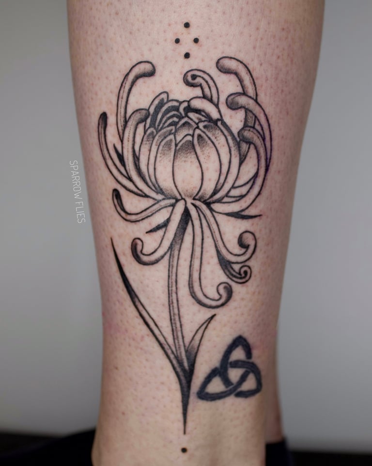 Neo-traditional chrysanthemum tattoo design on the leg