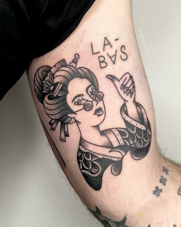Old school Funky geisha tattoo with Labas word on the upper arm