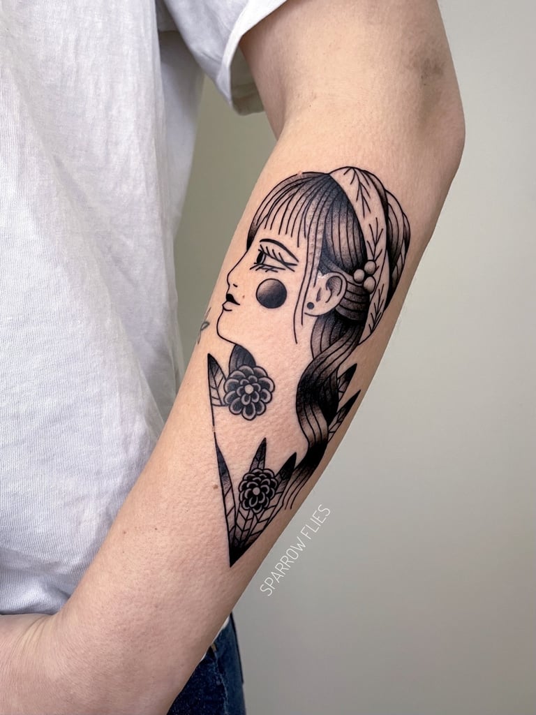 Old school lady with flowers tattoo