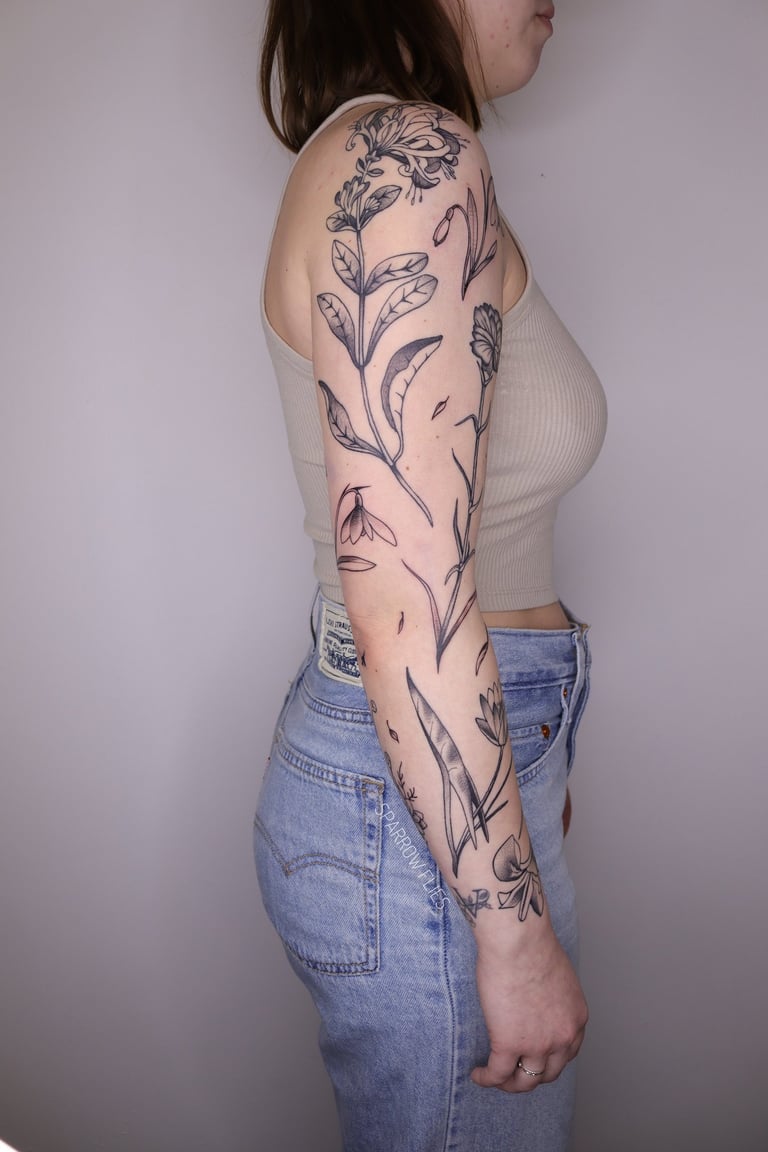 Blackwork floral tattoo sleeve made by Agnė