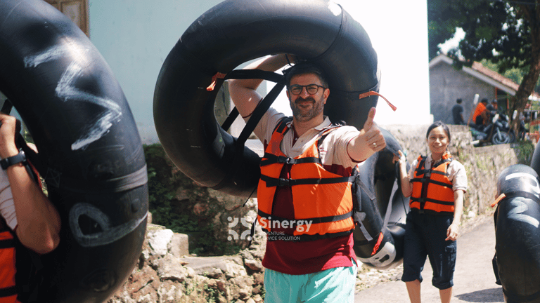 Wisatawan menikmati cave tubing Goa Pindul Jogja