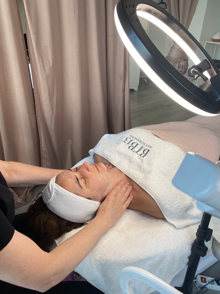 herkkä iho vahvistuua ihonhoito ammattilaisen käsissä