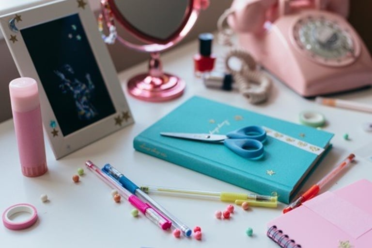 Girl bedroom stationary