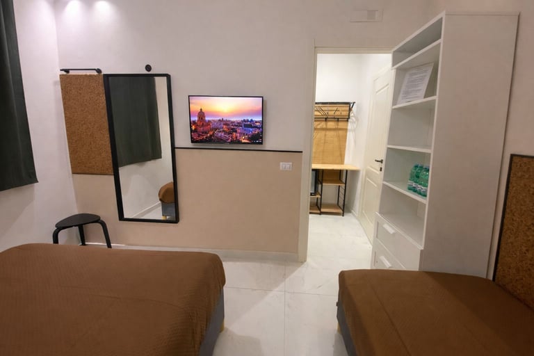 camera tripla b&b ciro marina stanza con tv aria condizionata il vicoletto