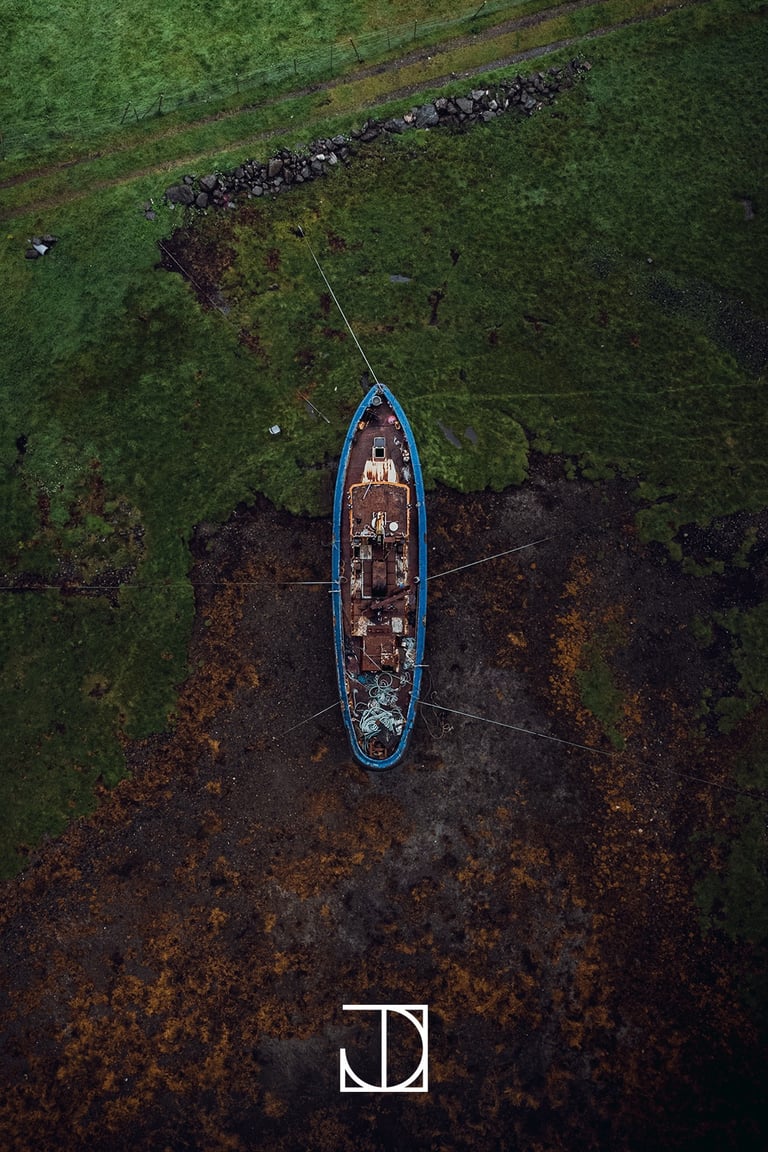 photo paysage bateau ruine abandonné lac montagne vue-aérienne