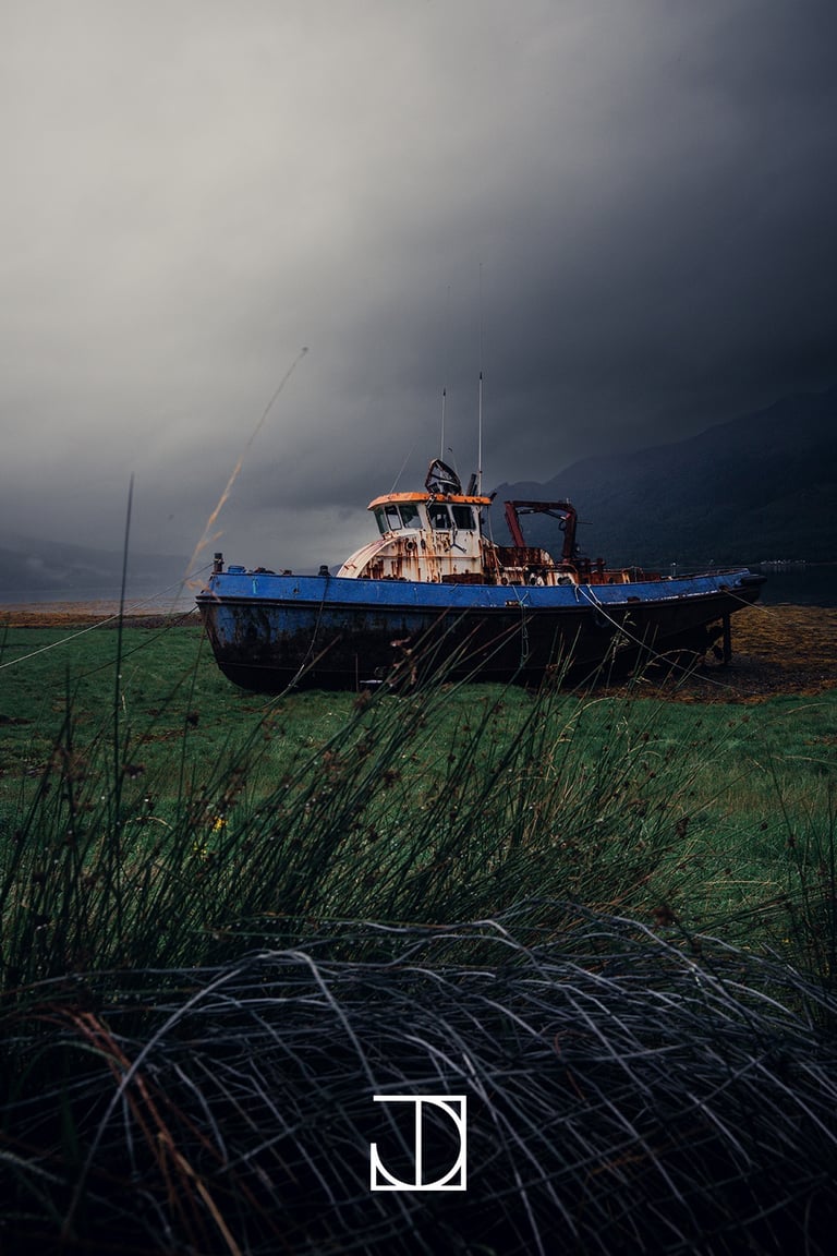 photo paysage bateau ruine abandonné lac montagne