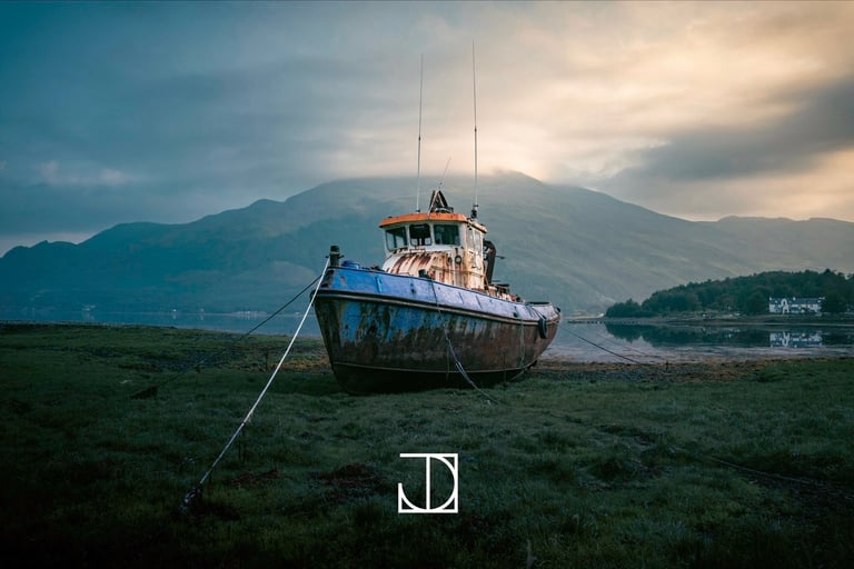 photo paysage bateau ruine abandonné lac montagne