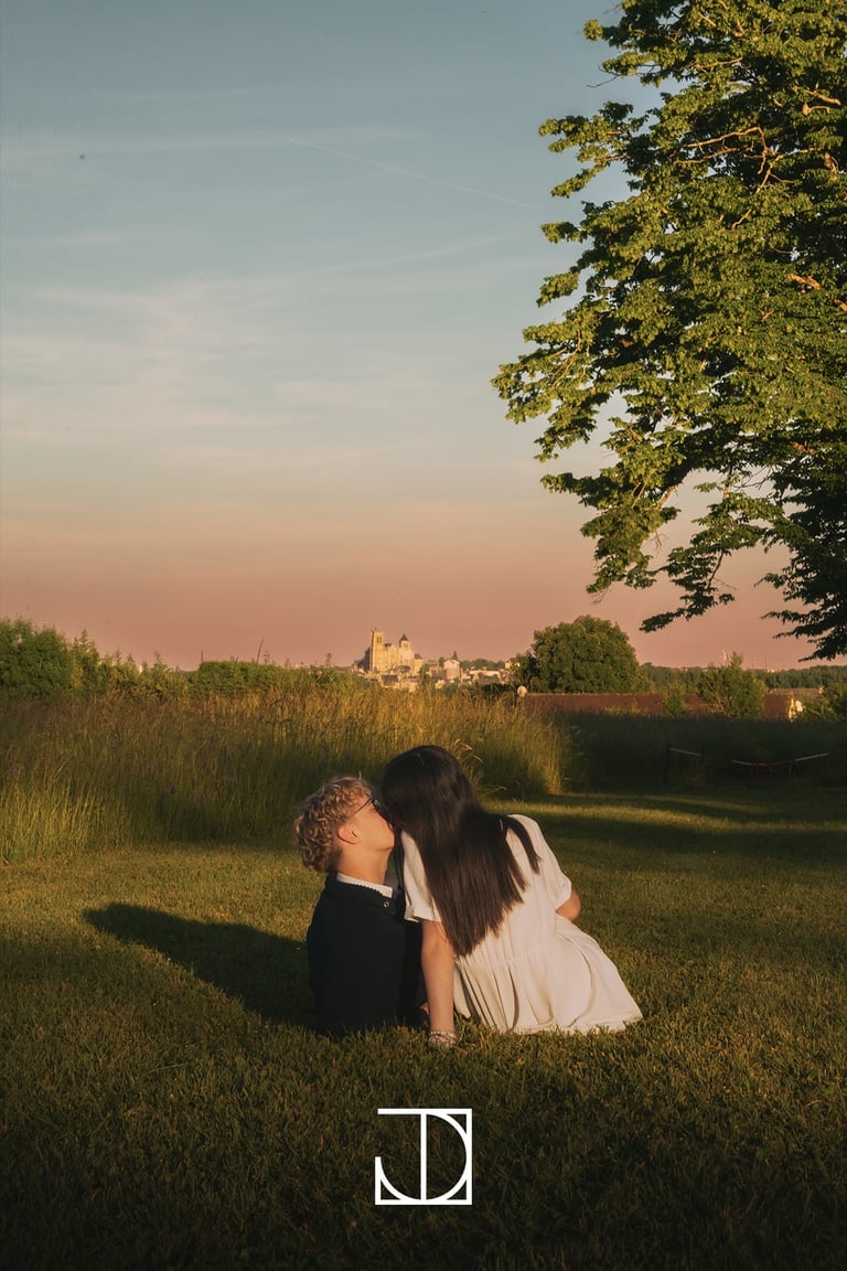 photo portrait couple cathédrale champ coucher-de-soleil