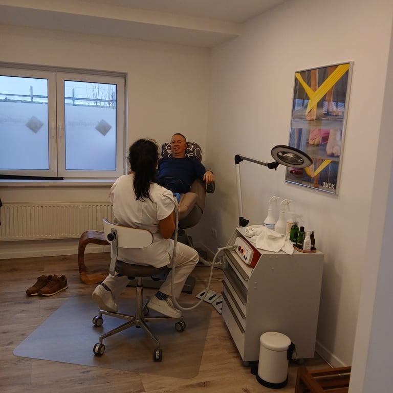 praxis für fusspflege Overath Siegburger Str 26  Tel.:  01782124304