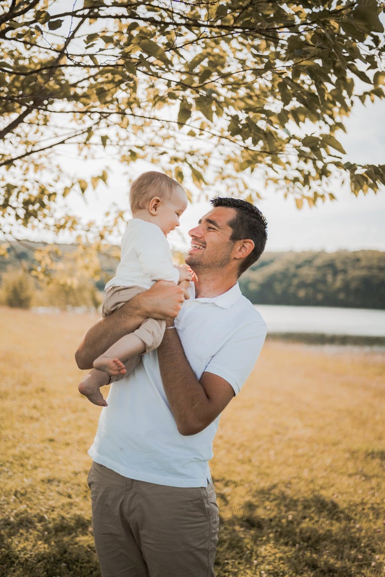 Photographie d'un père et son fils près de Tarbes