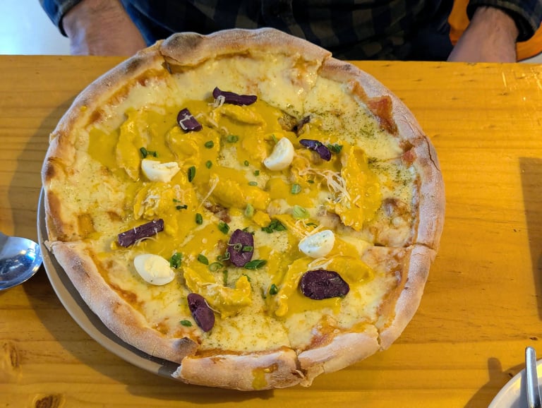 Mapacho Aji de Gallina Pizza