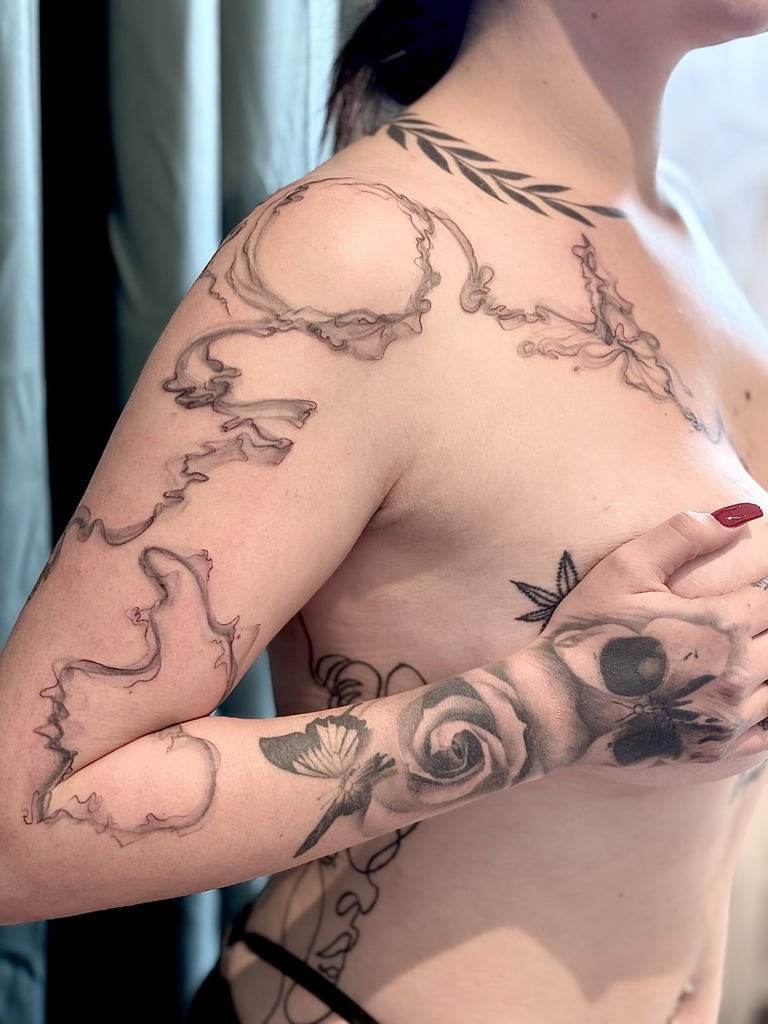 Abstraktes rauchtattoo
