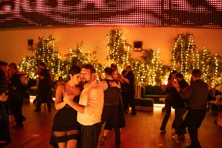 Couples dancing milonga tango, TanGrela, Belcanto Dubai Opera | NBmore 