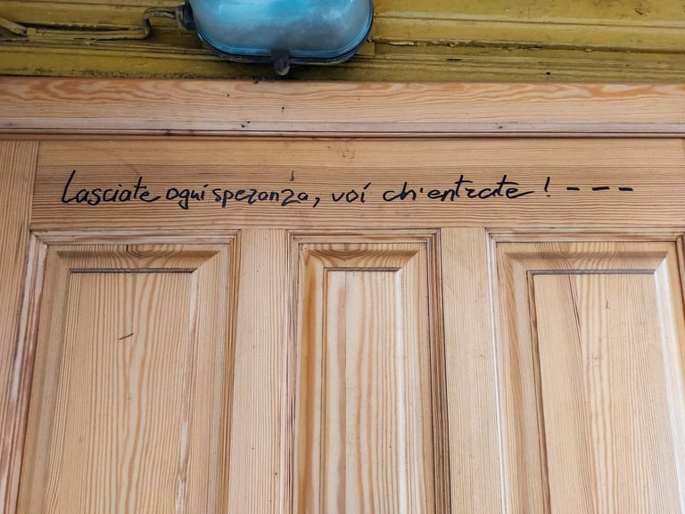 Poeto Kęstučio Navako namai. Humanitarų meka