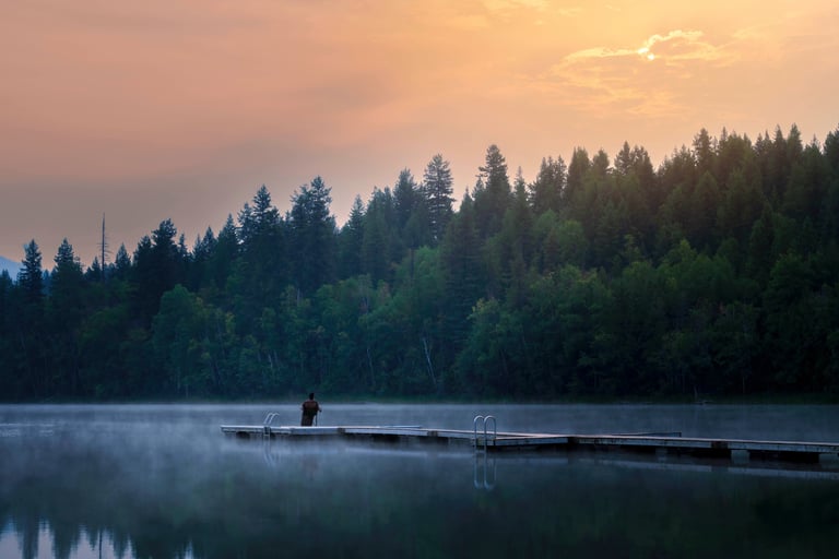 lever de soleil sur un lac au canada